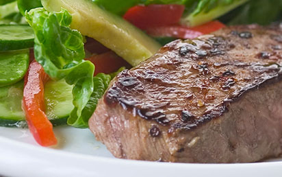 Steak au Piment et Salade Folle